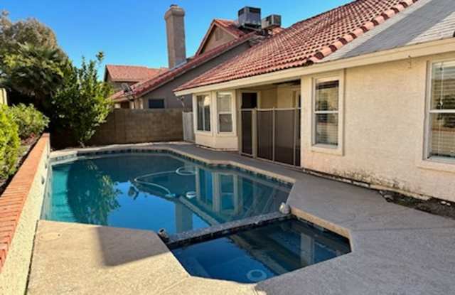 ***Now available*** Bed 2 Bath with SPARKLING POOL near 40th St & Chandler Blvd ***Kyrene Schools*** Gallery 1