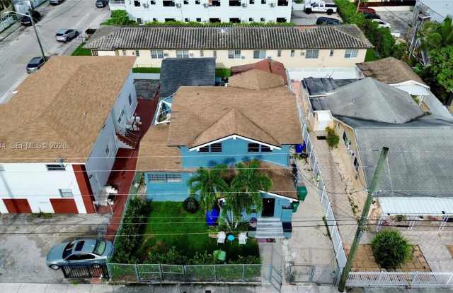 236 SW 10th Ave photos photos