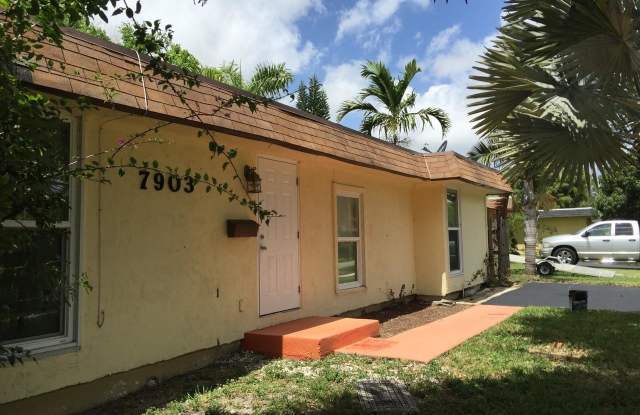 Great Renovated 3/1 | Quiet family neighborhood photos photos