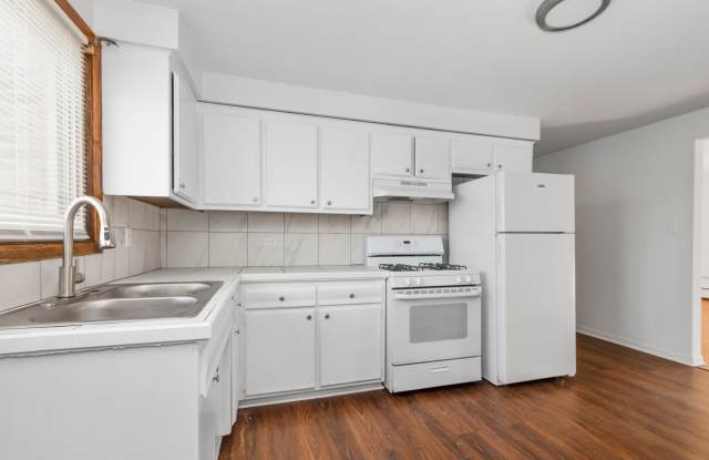 3731-3733 W 63rd (West Lawn) Gallery 4