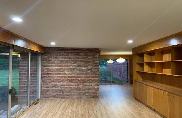 7985 Brill Road Gallery 4