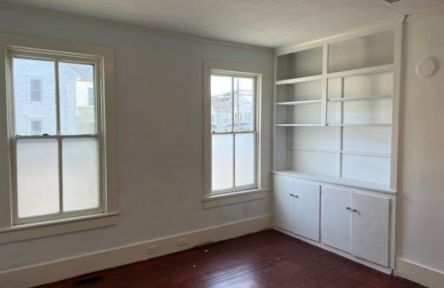 4 Bed, 1.5 Bath, Spacious Two Story Home Gallery 3