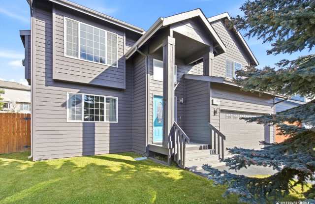 Modern 4-Bedroom Home in West Park with Fenced Yard Gallery 1