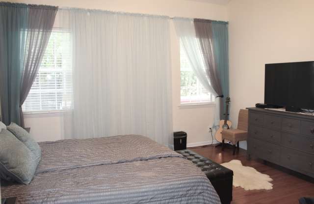 200 Trailview Drive Gallery 3