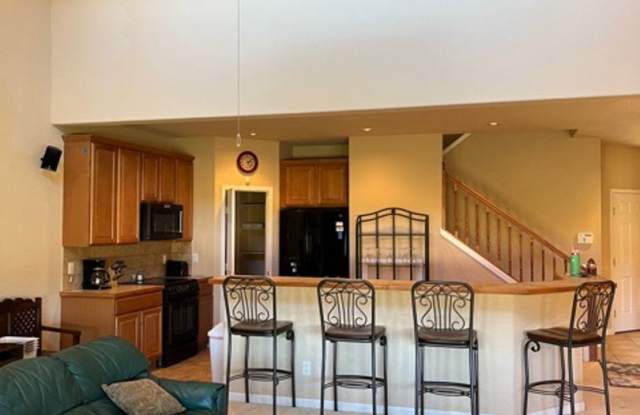 Fully Furnished Townhome On Golf Course Gallery 4