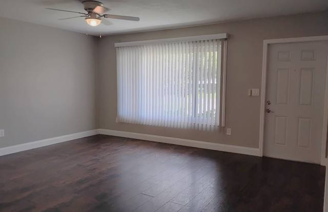 Annual Unfurnished 3 Bedroom 2 Bathroom 1 Car Garage Home located in North Port with Jockey Club Access! Gallery 3