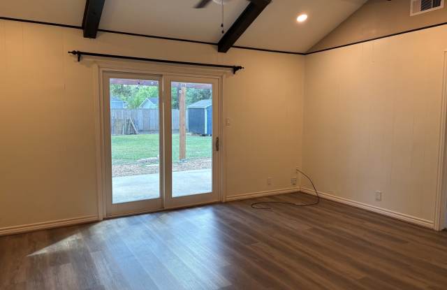 303 Crestwood Street Gallery 4