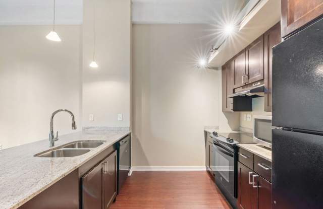 430 Oak Grove Gallery 2
