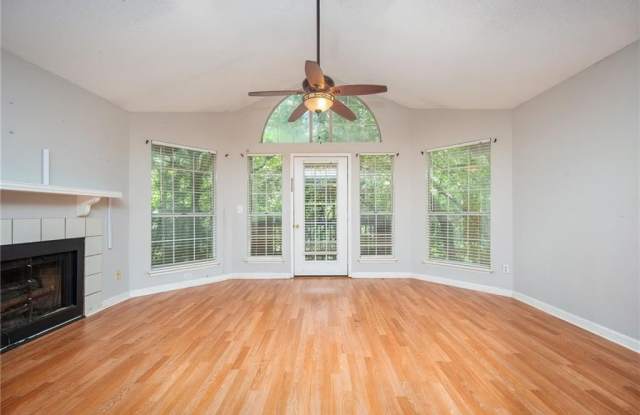 915 Wentworth Court Gallery 4