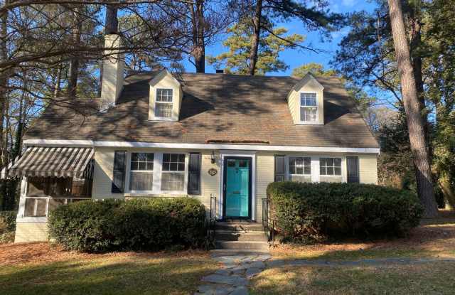 Three bedroom 1.5 bathroom home in Tuckahoe/Freeman District. Available immediately! - 1204 Normandy Drive, Tuckahoe, VA 23229