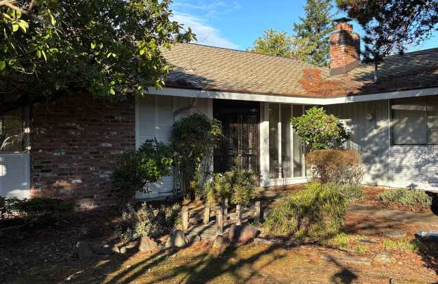 3 Bed / 2.5 Bath Bellevue rambler $3,995/month Gallery 3