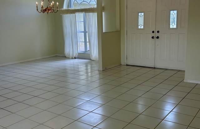 1224 Lake Breeze Drive Gallery 4