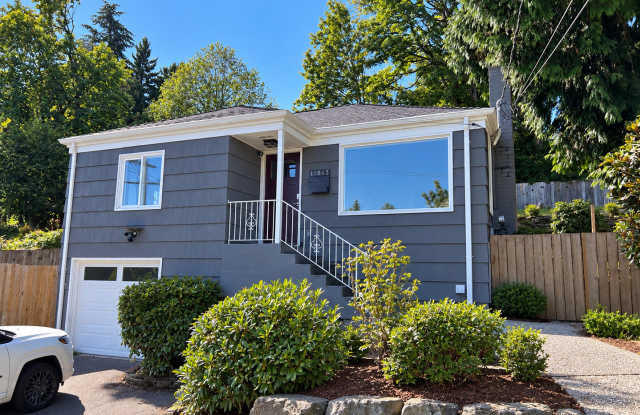 Charming 3 Bed 2 Bath Burien Home w/ Attached Garage! Gallery 1