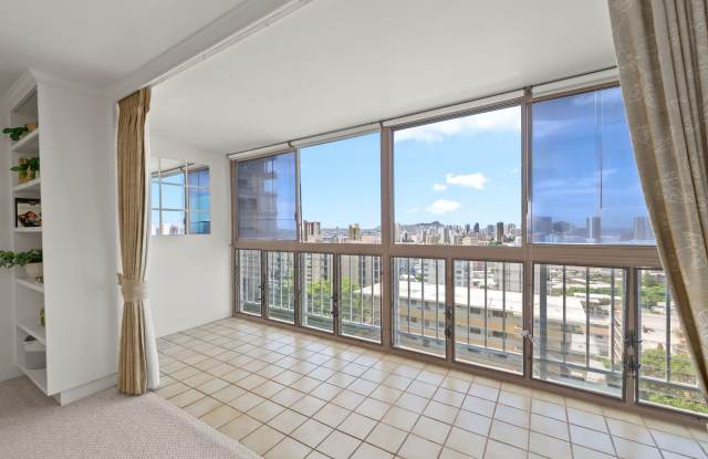 AVAILABLE NOW! 1-Bedroom / 1-Bath / 1 Parking | Diamond Head & City Views | In-Unit Washer & Dryer | Pet Friendly(cat or small dog) Gallery 3