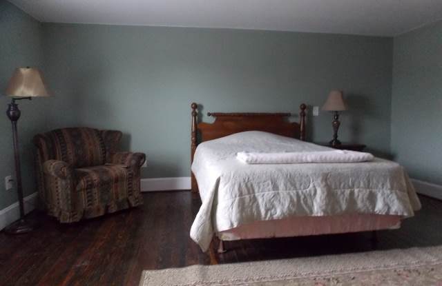 209 Clark Street - Room 1 - 209 Clark Street, Madison Heights, VA 24572