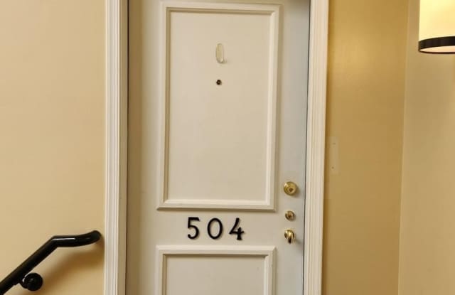 115 N LEE Street Gallery 3