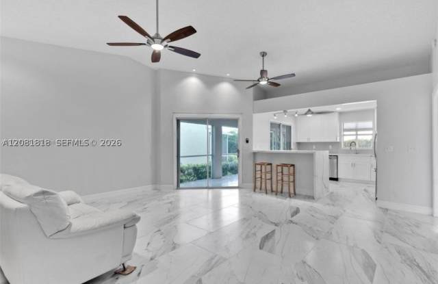 710 SE 22nd Ln Gallery 4