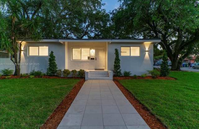 3260 NW 9th St photos photos