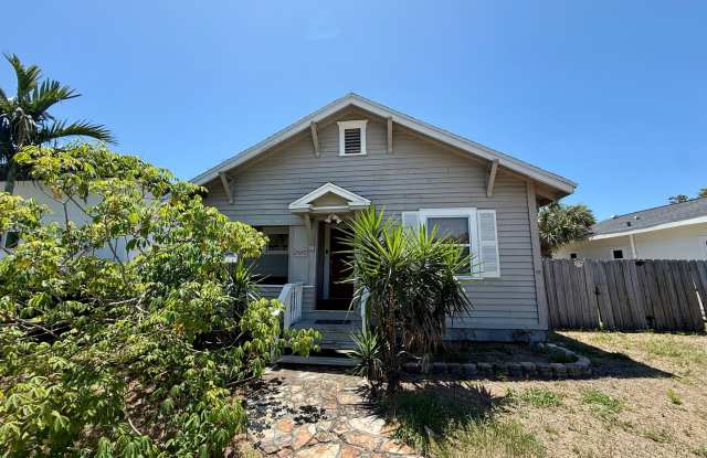 Charming bungalow 3/1 pet friendly blocks from Downtown St. Pete photos photos