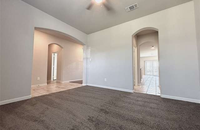 5030 Royal Springs Drive Gallery 4