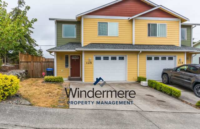 3 bed 3 bath Townhome - 125 Northeast Melrose Drive, Oak Harbor, WA 98277