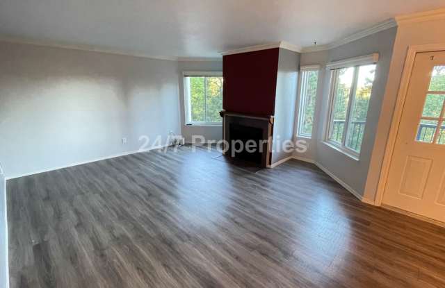 Lovely 2 BD | 2 BA Condo with Balcony - West Linn *Pet Friendly* photos photos