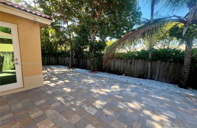 16020 SW 91st Ct Gallery 3