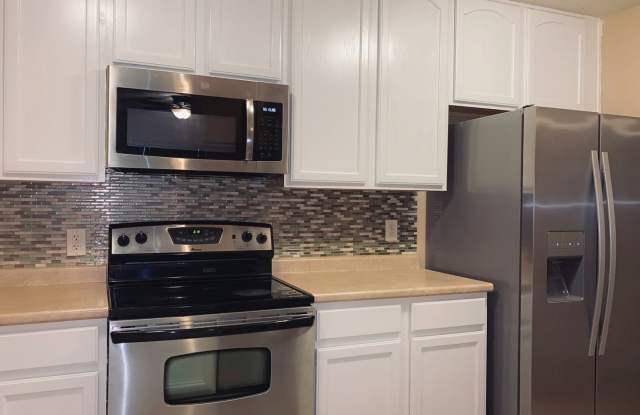 Spacious 3-Bed, 2.5-Bath Townhome in Ankeny, IA – Modern Comfort  Convenience! - 1103 Northeast 7th Lane, Ankeny, IA 50021