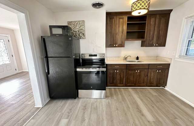 Charming Dunedin Retreat: 2BR Home with Sunroom  Garage! Gallery 3