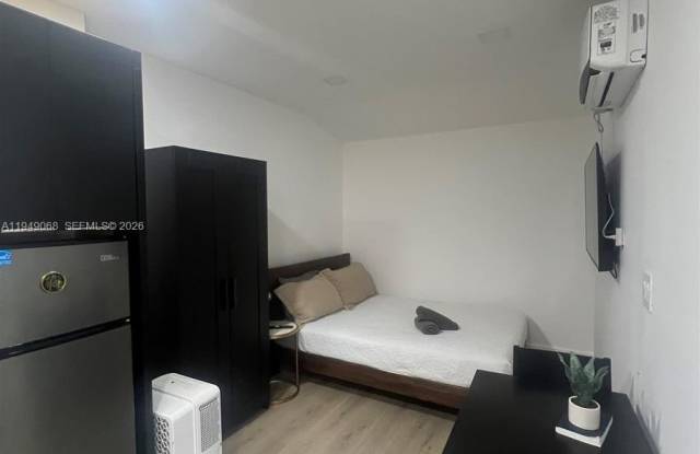 2723 SW 13th St photos photos