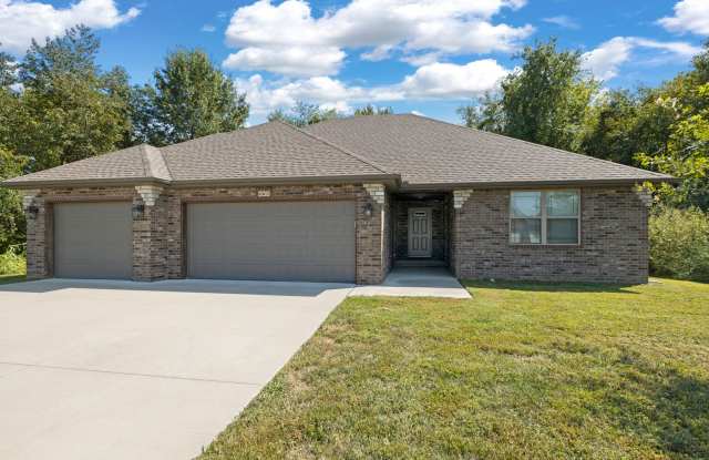 4 Bedroom Home with 3 car garage for rent! - 662 South Long Drive, Greene County, MO 65802