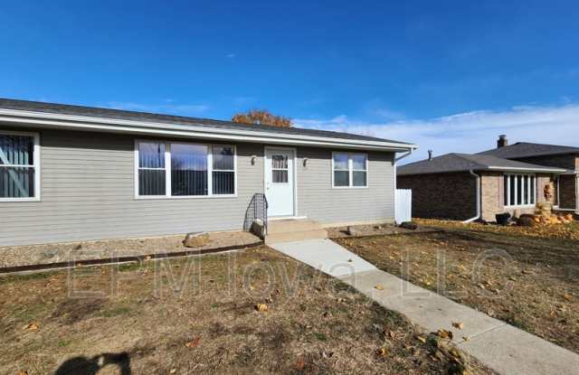 125 W. Hamilton St - 125 Hamilton Street, Winthrop, IA 50682