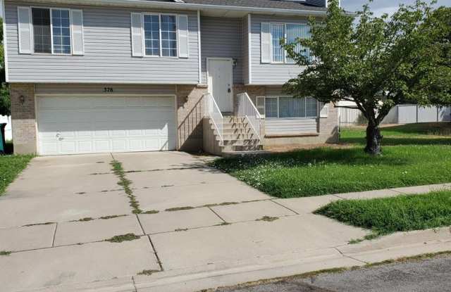 Clearfield 4 bedroom, 3 bathroom home. Big 2 car garage. photos photos