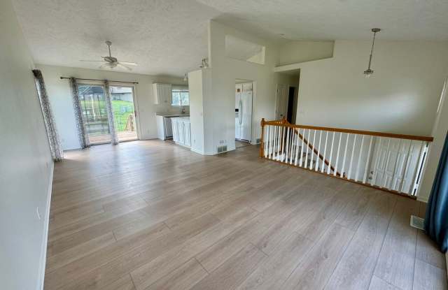 3BR Split-Entry w/ Finished Basement, 2-Car Garage & Fenced Yard Gallery 4