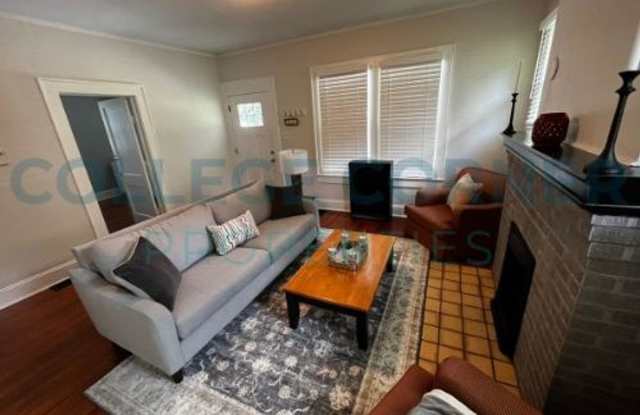 1408 Polo Rd - Available 6/1/2028-5/23/2029 (priced by room) Fully furnished! Gallery 3
