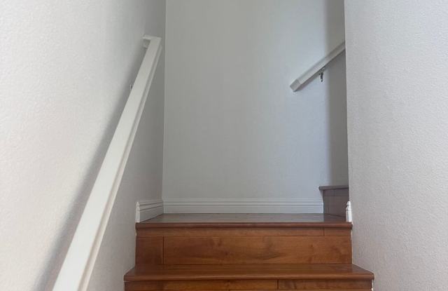 3 bedrooms 3 baths townhome FOR RENT in EASTLAKE Gallery 3
