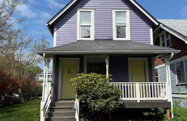 4-Bedroom House in Lettered Streets Neighborhood Available in May! photos photos