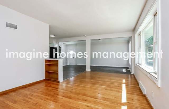 8418 Hampstead Drive Gallery 3
