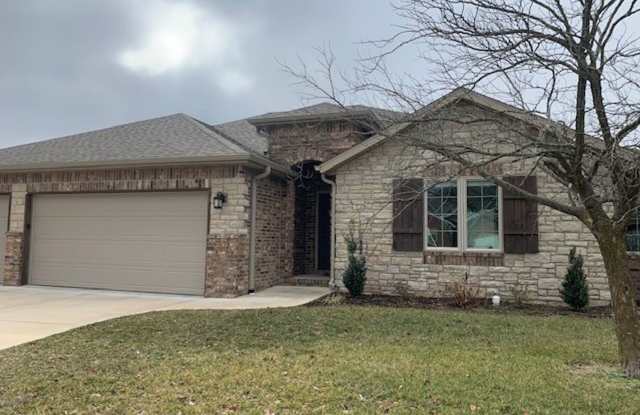 Beautiful Open Layout 3 Bedroom 2 Bath 3 Car Garage NIXA - 938 East Weldon Drive, Nixa, MO 65714