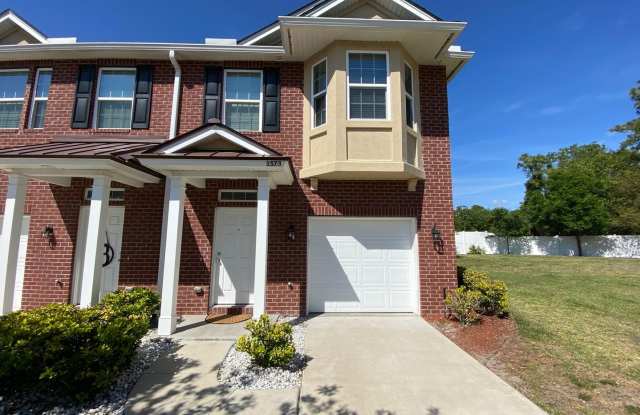 Beautiful 3 bedroom, 2.5 bathroom END unit townhouse for rent in Kendall Pointe! photos photos