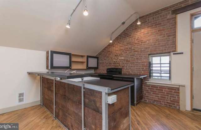 5225 MARION STREET Gallery 2