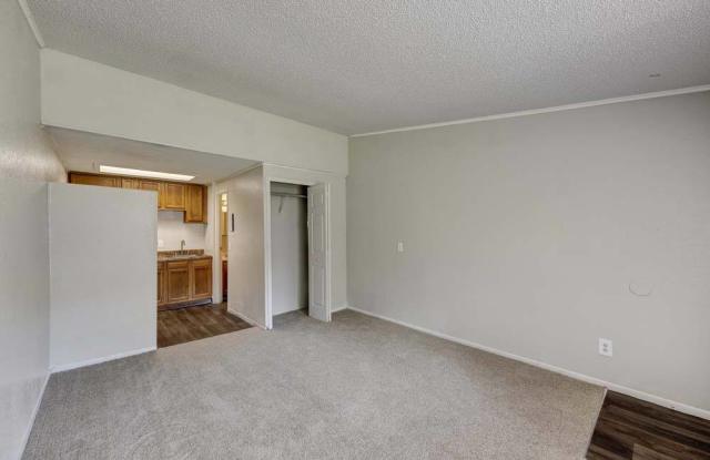 Pelican Pointe Apartments Gallery 3