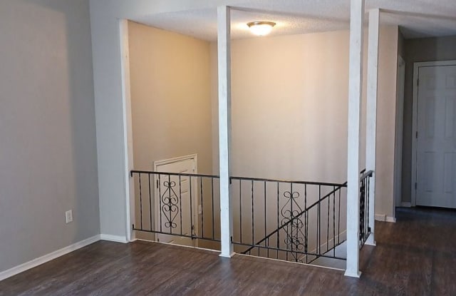 9528 Manning Ave - 9528 Manning Avenue, Kansas City, MO 64134