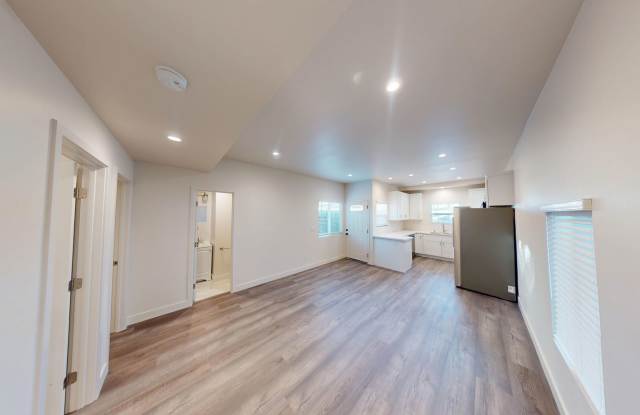 4BD/2BA on East Falls! Rooftop Deck! Amazing Views! Gallery 2