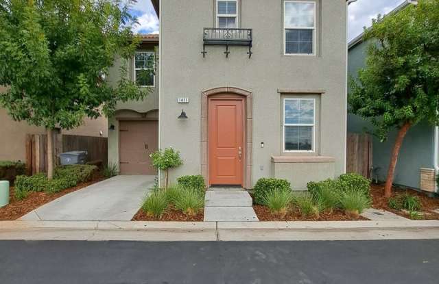 Move in Special: Your Home for the Holidays Awaits! $500 Off First Month—Beautiful 3-Bedroom in Clovis! - 1411 Visionary Road, Fresno County, CA 93619