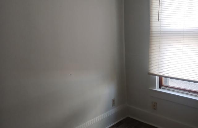 1214A South 22nd Street - Lower rear Gallery 4
