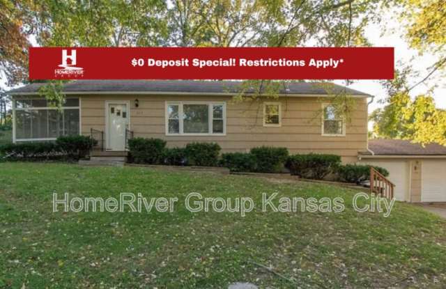 615 NE Woodlawn St photos photos
