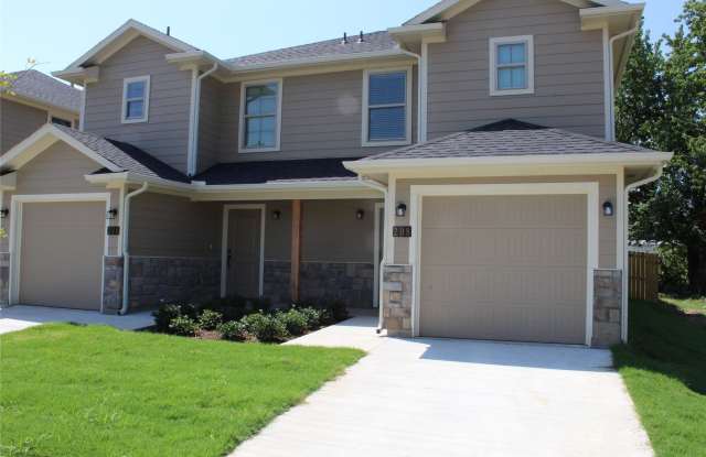 208 W Lake Avenue photos photos
