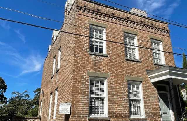 Move in Ready Duplex Close to Forsyth Park photos photos