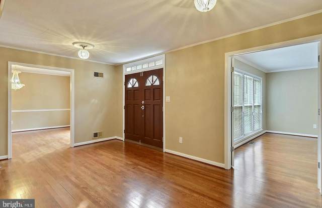 9301 LANGFORD COURT Gallery 3